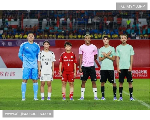 身高1米8左右的足球球星有哪些他们在赛场上的表现如何 身高1米8左右的足球球星有哪些他们在赛场上的表现如何